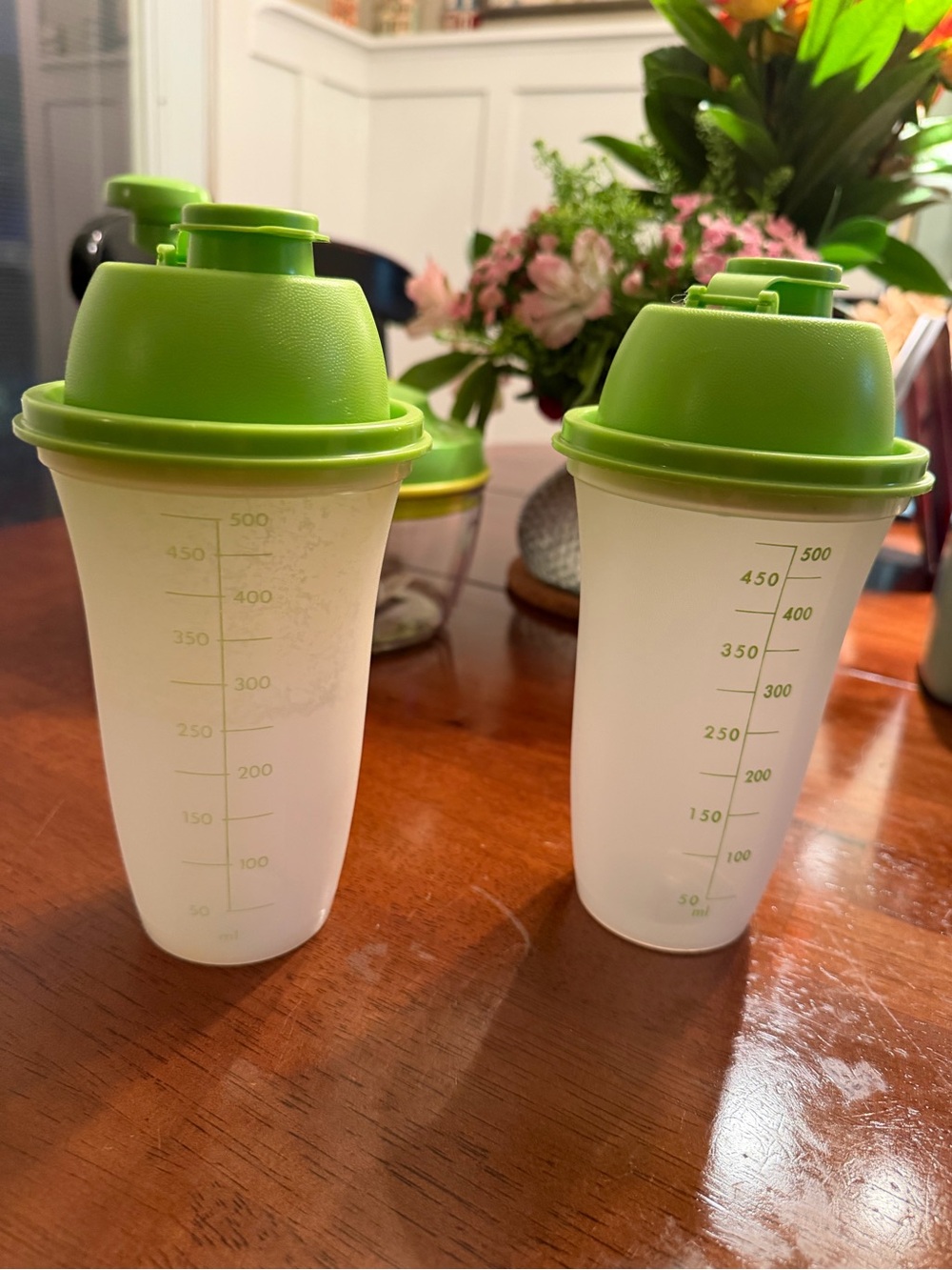 Tupperware Green Measurement Shaker Cup Set